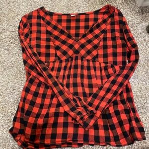 Buffalo plaid long sleeve V-neck top from old navy. Loose fit. Size small.